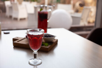 fresh berry lemonade restaurant served