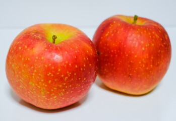 りんご２つ