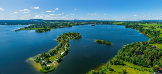 Naklejka premium Der nördliche Staffelsee mit der Insel Buchau im Luftbild