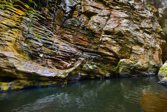 A detail of the yellow and green walls of the narrow, remote C&acirc;nion do Funil canyon, Presidente Kubitschek, Minas Gerais state, Brazil