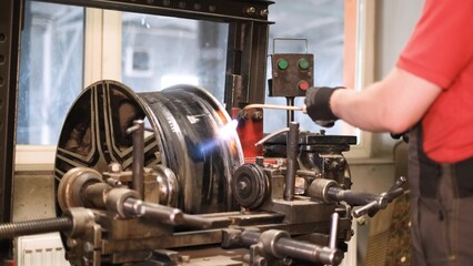 Alignment of automobile discs by autogenous welding. Auto service and repair of car wheels