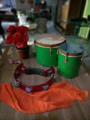 christmas decorations with tabla on the table