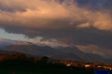 Sonnenaufgang über die Wiener Hausberge