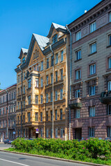 Fototapeta na wymiar St. Petersburg, apartment buildings on the street 