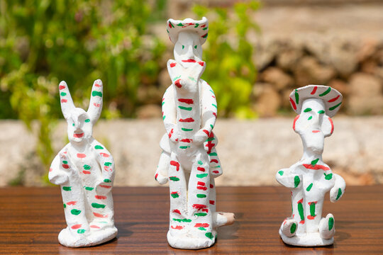 "Siurells". El "siurell" es una figura t&iacute;pica de la artesan&iacute;a de Mallorca. Islas Baleares, Espa&ntilde;a.