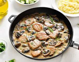 Pork medallions with mushroom sauce