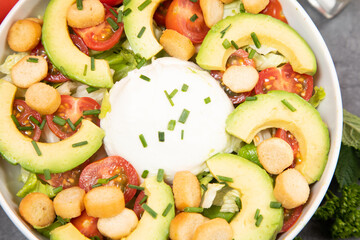 salade burratta avocat