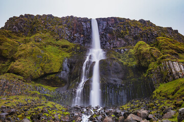 Obraz premium Landdscape of the Bjarnarfoss Waterfall (Snæfellsnes Peninsula, Iceland)