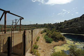 Barrage de la source de la rivi&egrave;re Almyros pr&egrave;s de Gazi en Cr&egrave;te
