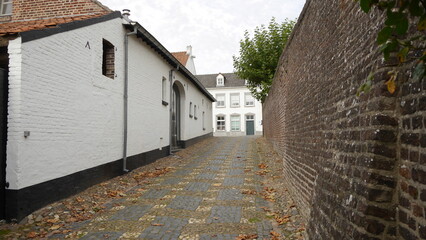 Historisches Zentrum von Thorn, Weiße Stadt an der Maas, Niederlande - 540329207