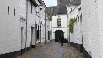 Historisches Zentrum von Thorn, Weiße Stadt an der Maas, Niederlande - 540329450