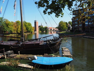 Obraz premium Emden – Stadt in Niedersachsen an der Emsmündung
