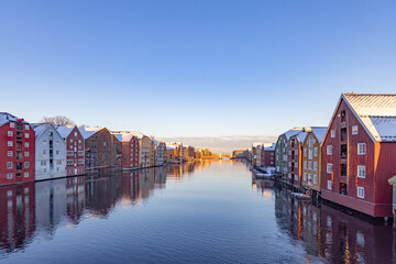  Walking along the Nidelven (river) on a cold winter's day in Trondheim city, Trøndelag, Norway