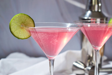 An alcoholic cosmopolitan cocktail