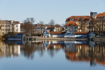 Fototapeta na wymiar Strausberg ist eine Stadt im Landkreis Märkisch-Oderland. Sie liegt im Ballungsraum von Berlin. Blick auf das Strandbad.