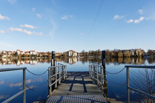 Strausberg ist eine Stadt im Landkreis M&auml;rkisch-Oderland. Sie liegt im Ballungsraum von Berlin. Blick von Jenseits des Sees.