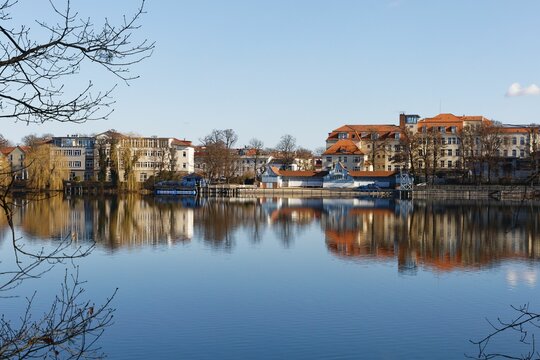 Strausberg ist eine Stadt im Landkreis M&auml;rkisch-Oderland. Sie liegt im Ballungsraum von Berlin. Blick auf das Strandbad.