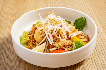 noodle with chicken and vegetables