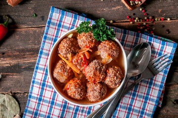 meatballs with tomato sauce
