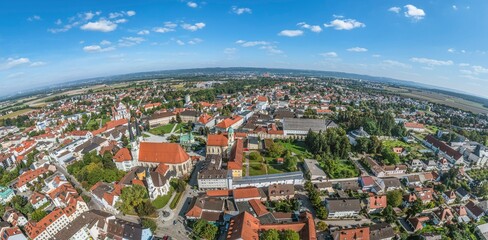 Ausblick auf den Wallfahrtsort Altötting in Oberbayern