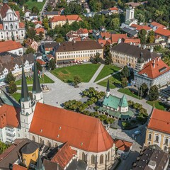 Naklejka premium Der Kapellplatz in Altötting aus der Luft