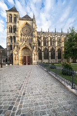 Fototapeta na wymiar Châlons Cathedral in Châlons-en-Champagne, France