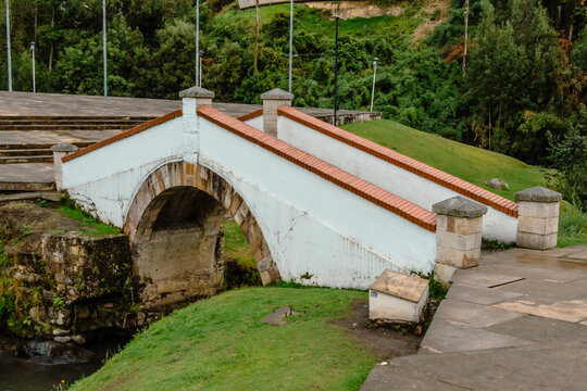 Puente de Boyac&aacute; (in English: The Bridge of Boyaca) is a small bridge located at the Bogota Tunja highway in a valley crossing Teatinos river.