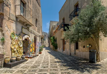 Fototapete Rund Enge Straßen Erice, Sicily, Italy - July 10, 2020: Sicilian souvenirs. Ancient, typical narrow and cobblestone street in Erice, Sicily, Italy  © JEROME LABOUYRIE