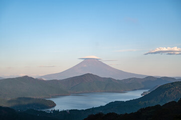 朝焼けの笠雲富士山（ヨコ）