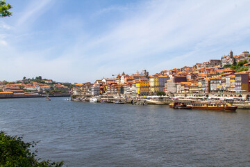 Naklejka na ściany i meble Vista de la ciudad de Oporto. Portugal.