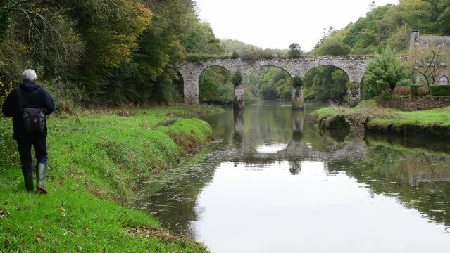 L' aqueduc du Guindy dans le Trégor en Bretagne France - 4K