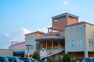 少し古いショッピングセンター