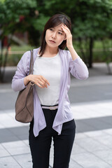 頭痛　体調不良　女性