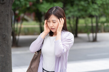 頭痛　体調不良　女性