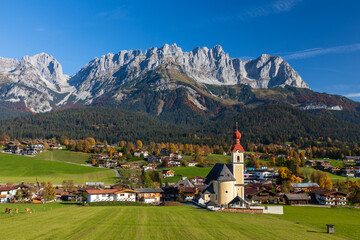 Blick auf Going vor dem Wilden Kaiser, Tirol, Österreich