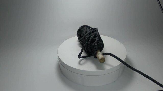 braided cord rotates in a circle