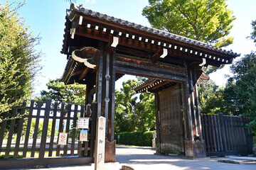 10月に歩く歴史の痕ある京都御苑の蛤御門