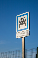 Aire de stationnement covoiturage.