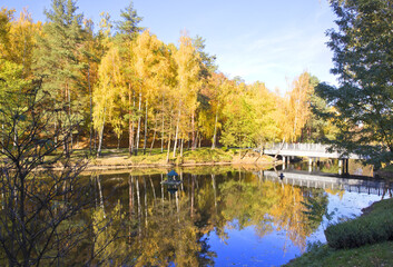 Fototapeta na wymiar Autumn park in Mezhyhirya (former ex-president residence of President Yanukovych) in Kyiv region, Ukraine