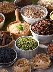 Composition with different kinds of dry food products