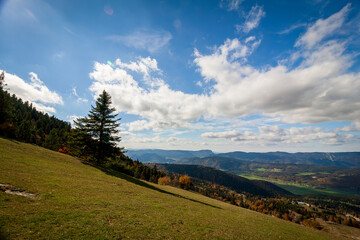 Lans En Vercors 10 2022 hiking on the heights of Lans en Vercors, discovering the vertigo of the peaks, magnificent blue sky and autumn colors