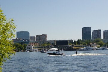 Obraz premium Moscow, Russia July 3rd, 2022: Moskva-river: leisure of city residents