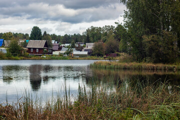 Fototapeta na wymiar A pond in the collective garden No. 8 (cottage) under the village. Baranchinsky. September 2022