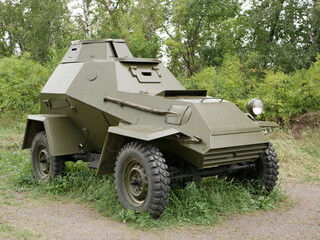 A small four-wheeled armored car with a swivel turret without a machine gun. The use of camouflage on military cross-country vehicles of the Second World War.