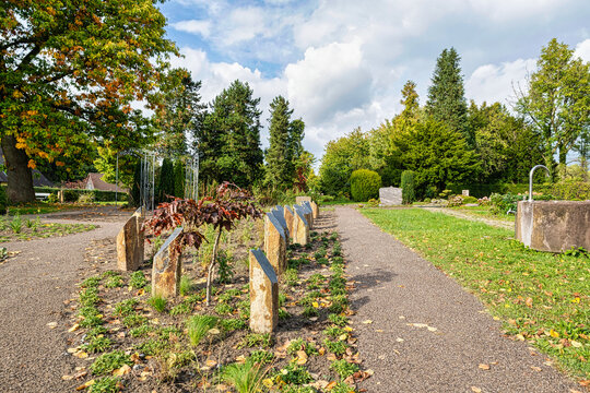 Neuanlage eines Urnengrabfeldes auf einem Friedhof in Wülfrath
