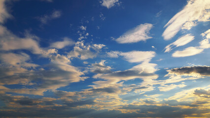 Fototapeta premium sunlight in beautiful blue sky with clouds in the evening as abstract background
