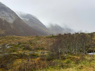 Nebel in den Bergen von Norwegen