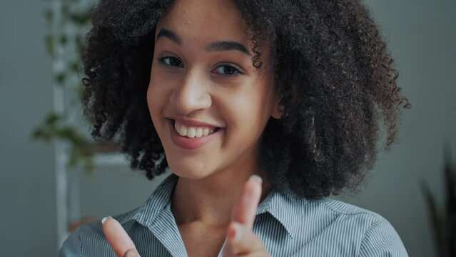 Portrait amazed happy emotional businesswoman african american woman student winner get surprise amazed girl lady rejoice victory good news say wow point index fingers at camera choose you best choice
