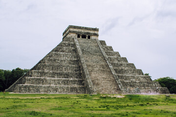 Fototapeta na wymiar Piramide de Chichen Itza