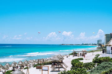 Fototapeta na wymiar Playa delfines, Cancun